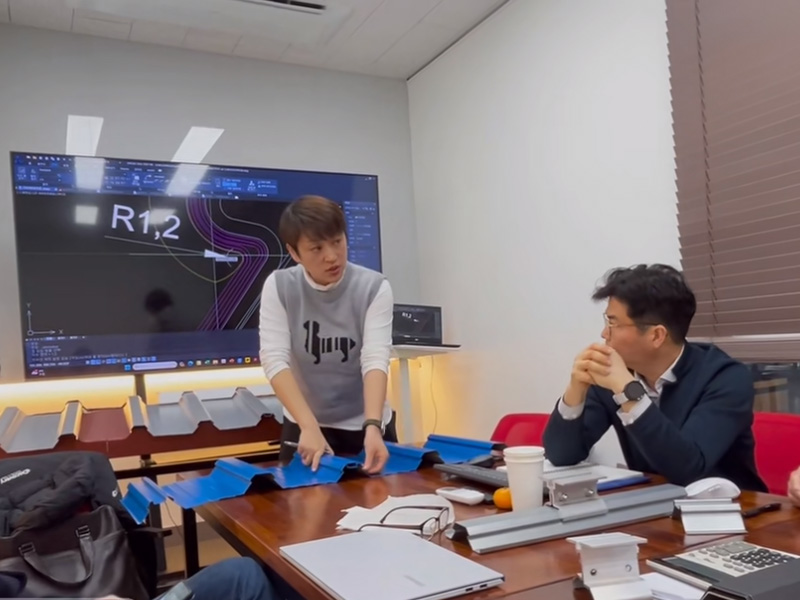 跳出 “内卷” 漩涡！3499CC拉斯维加斯冷弯联合韩方研发光伏屋面板型，迈向绿色能源新时代