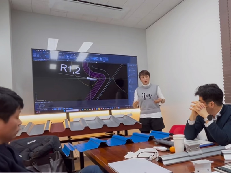 跳出 “内卷” 漩涡！3499CC拉斯维加斯冷弯联合韩方研发光伏屋面板型，迈向绿色能源新时代